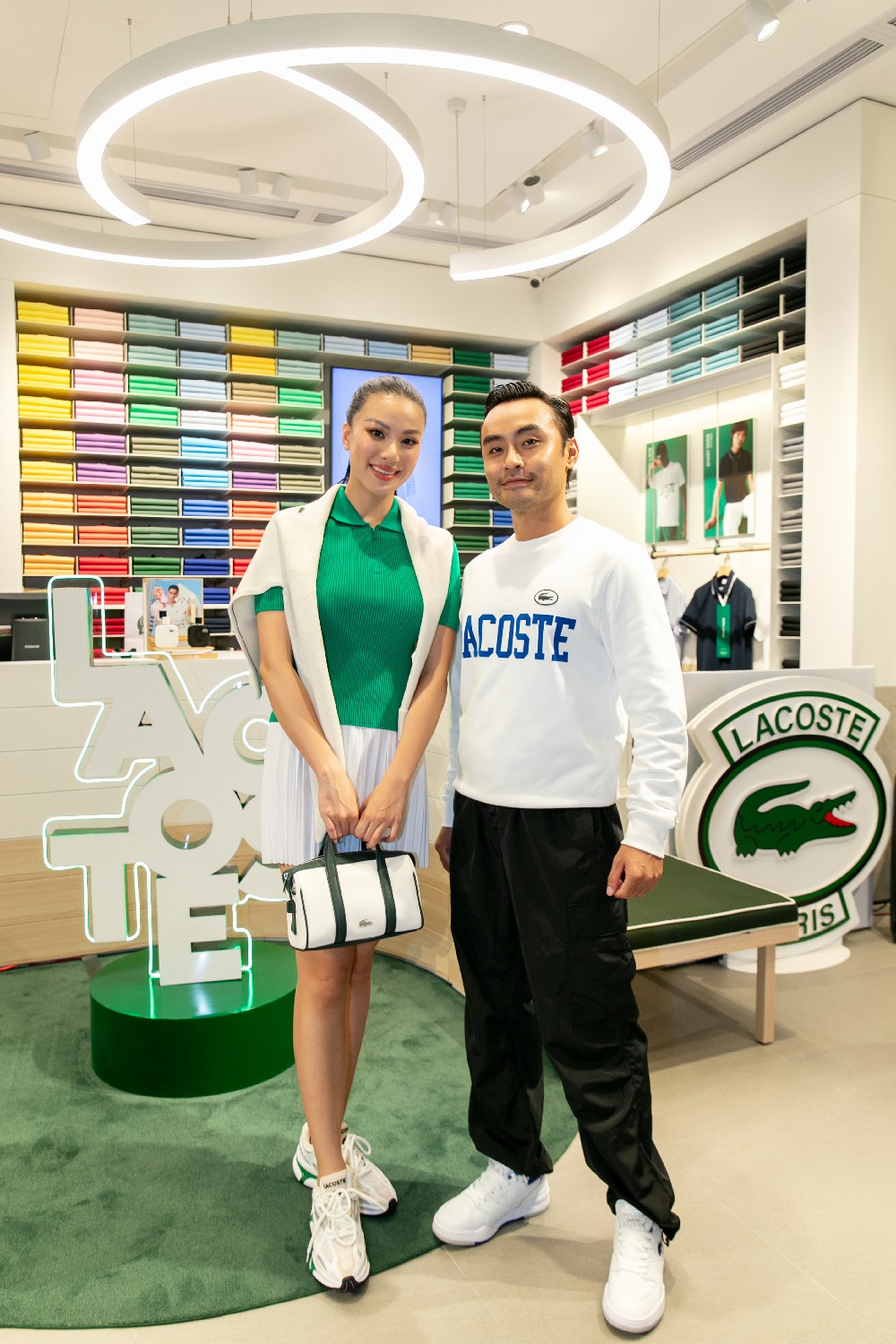 Kim Duyên và Dustin Phúc Nguyễn tại Minh Tú tại Sự kiện cửa hàng Lacoste