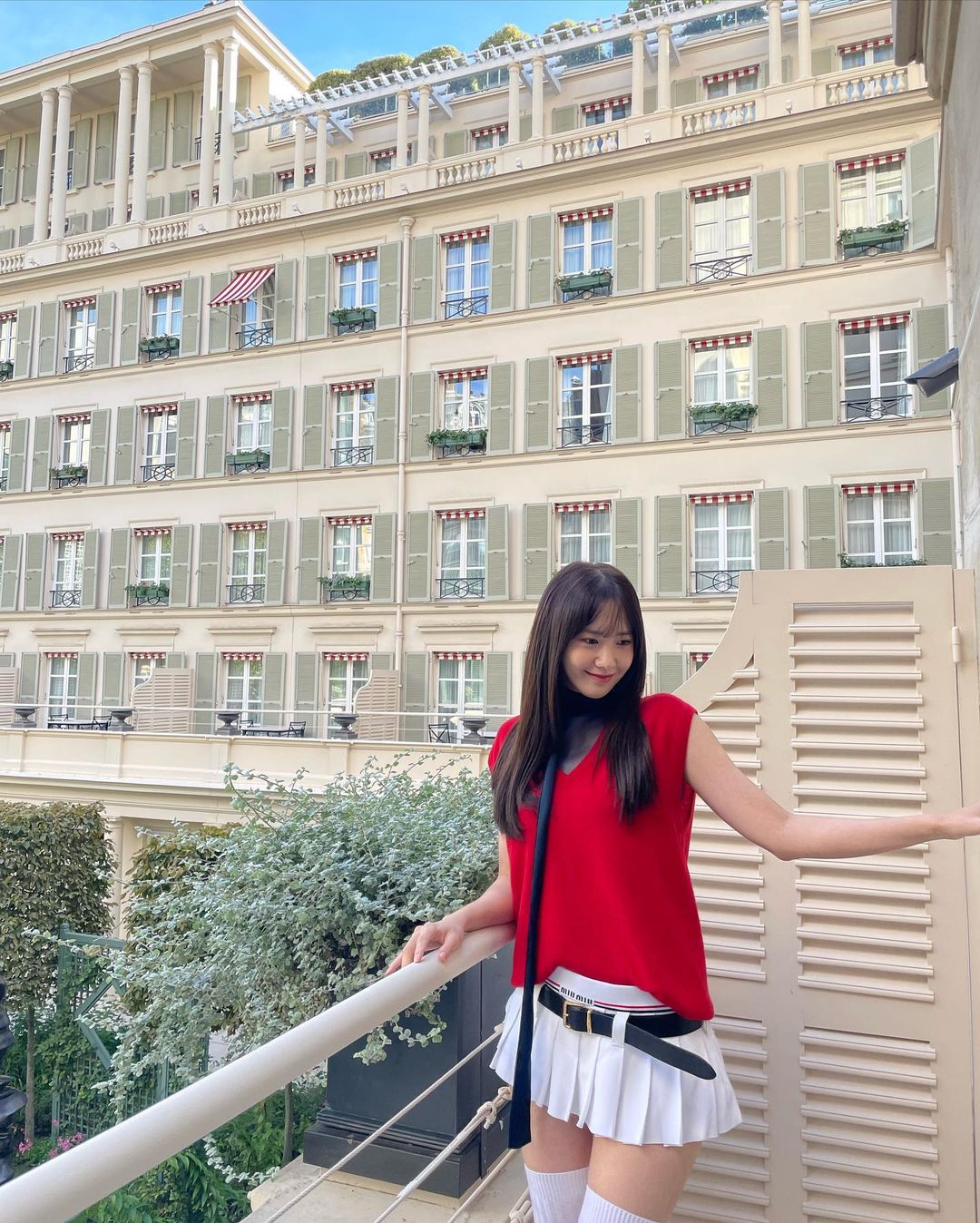 Yoon A phối đồ với belt