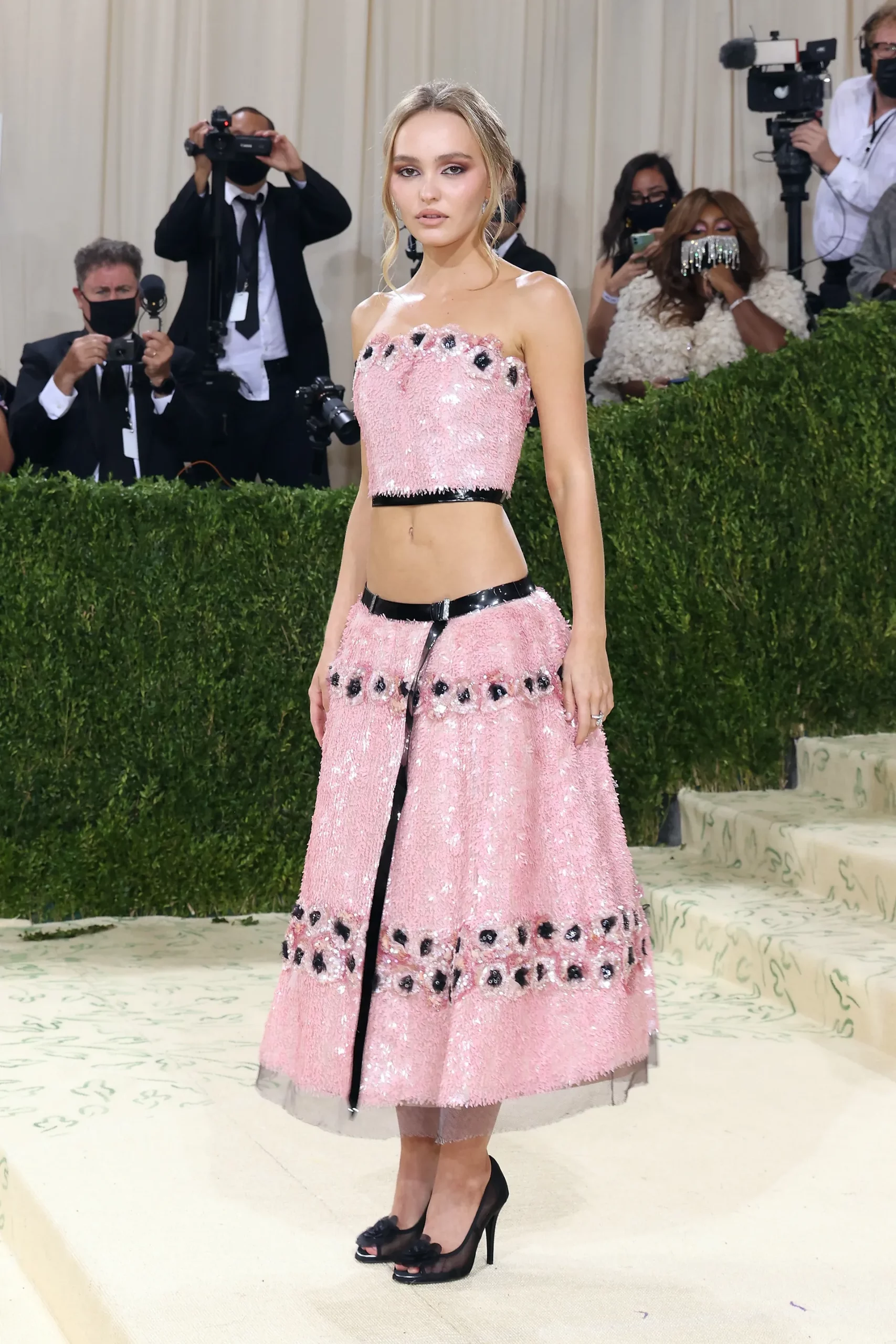 Lily-Rose Depp với thiết kế của Chanel tại Met Gala 2021. (Ảnh: Getty Images)
