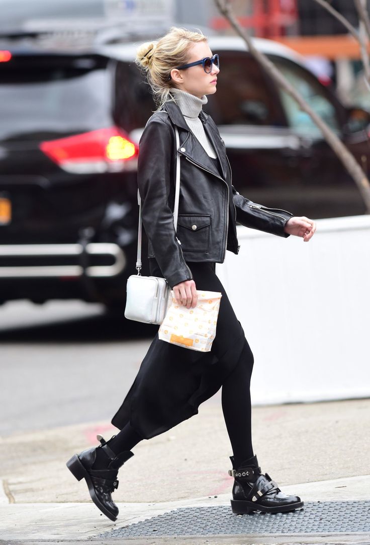 Emma Roberts mang chunky boots