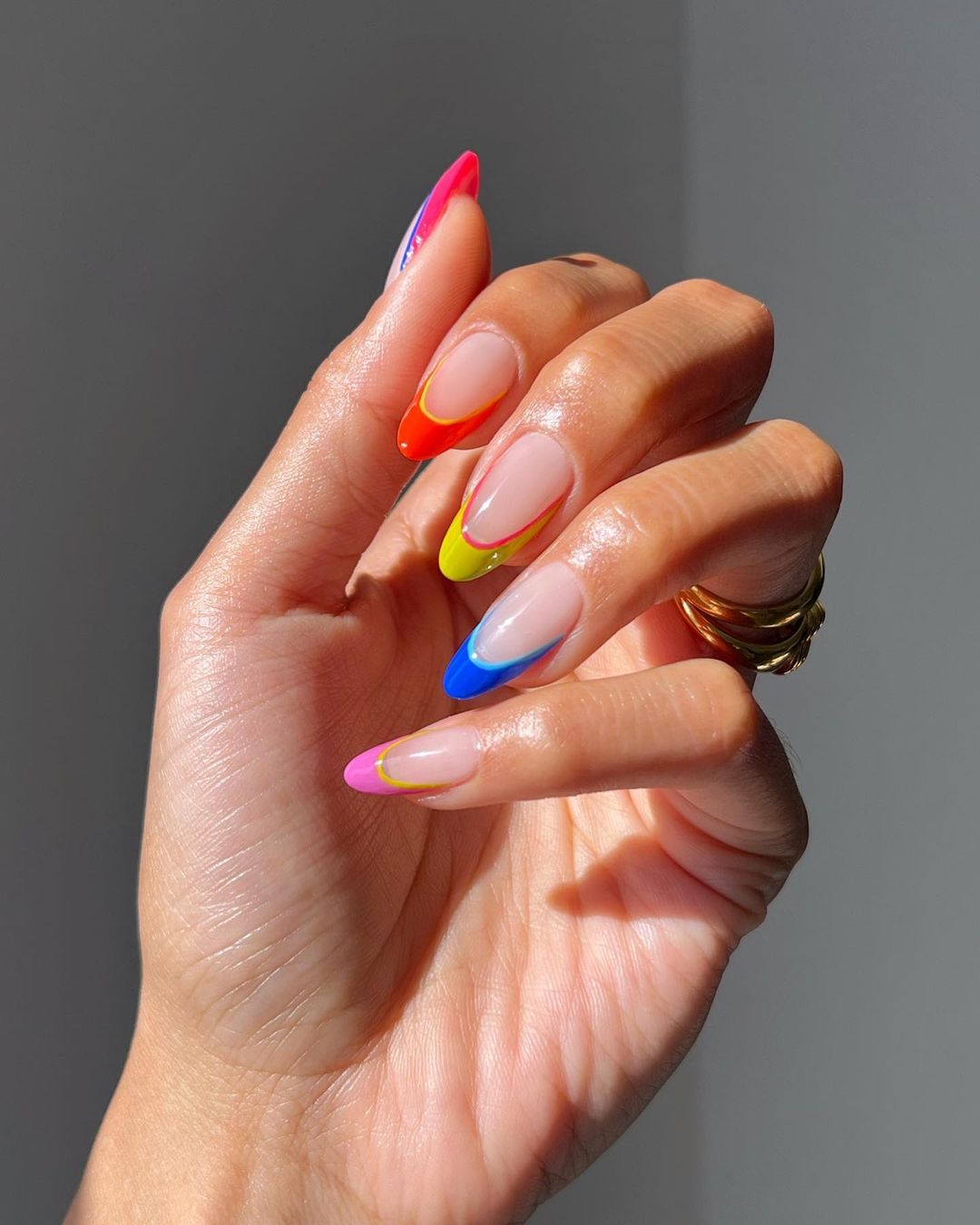 Bàn tay nail đẹp kiểu Pháp đa sắc