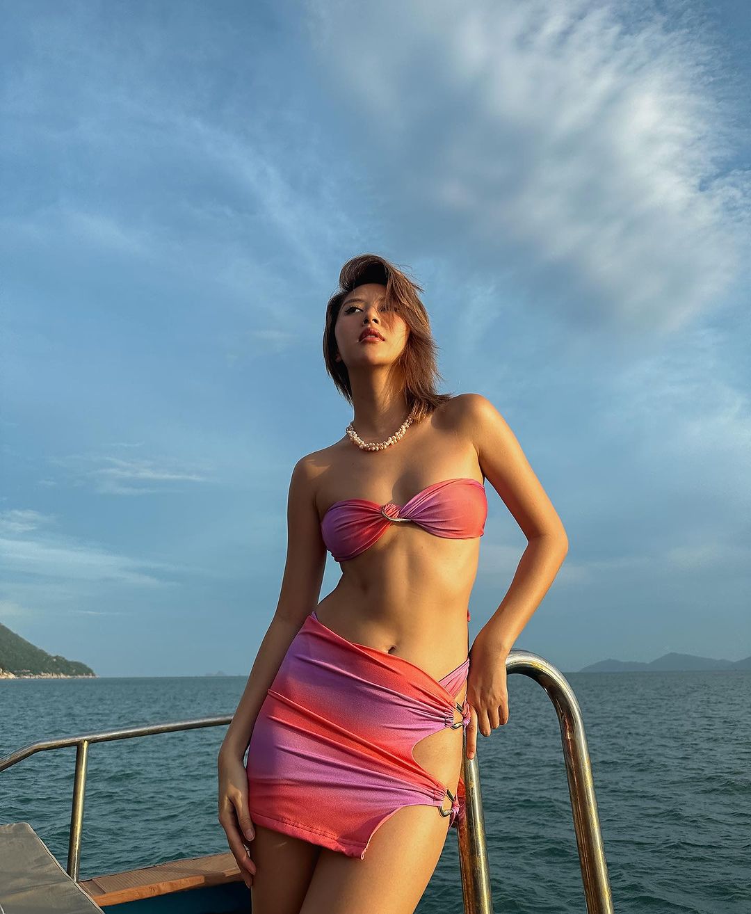 Fashionista Quỳnh Anh Shyn diện mẫu bikini phong cách Coconut Girl đi biển (Ảnh: @quynhanhshyn_)