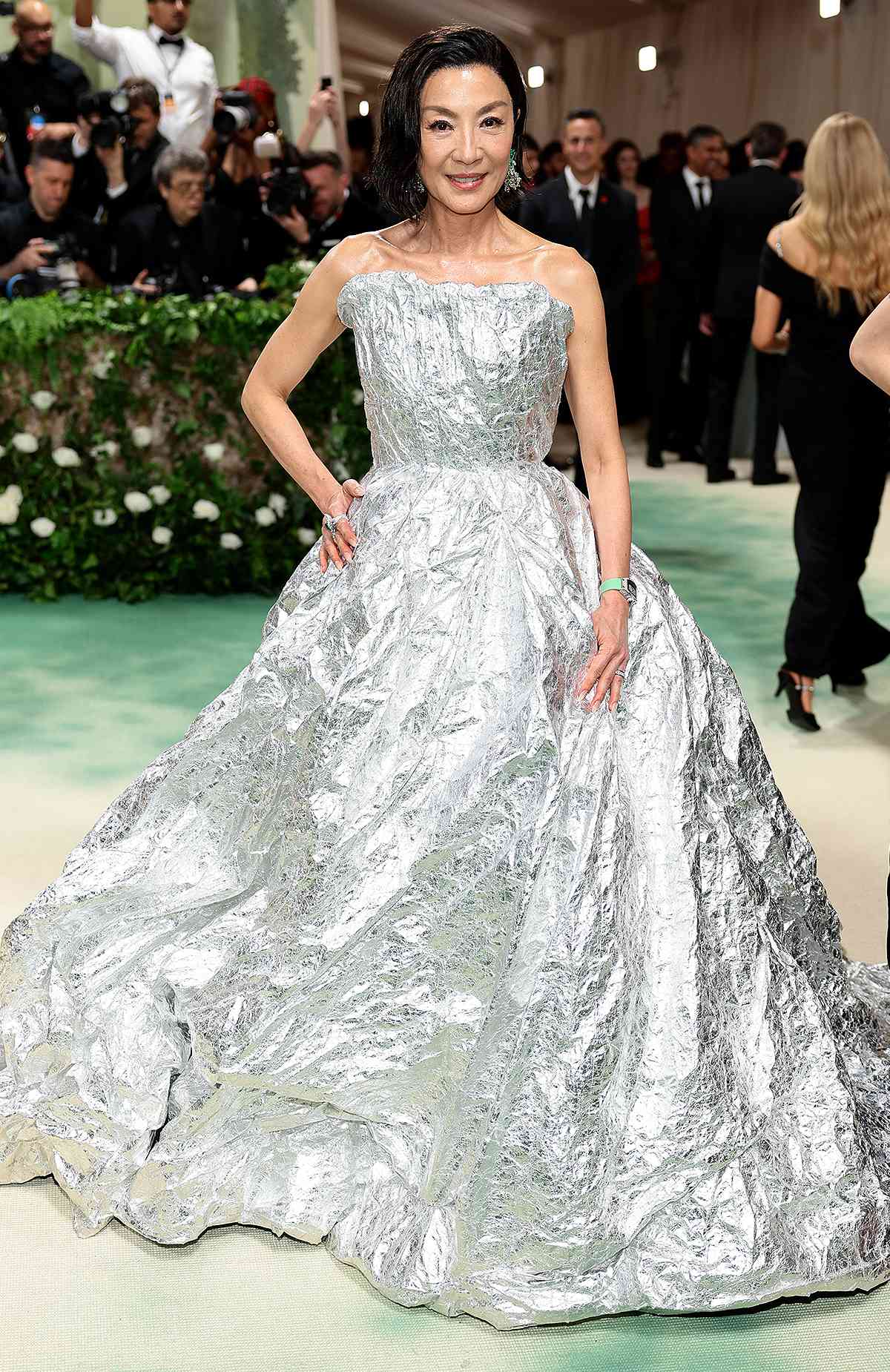 Dương Tử Quỳnh trong bộ váy đến từ Balenciaga tại met gala 2024