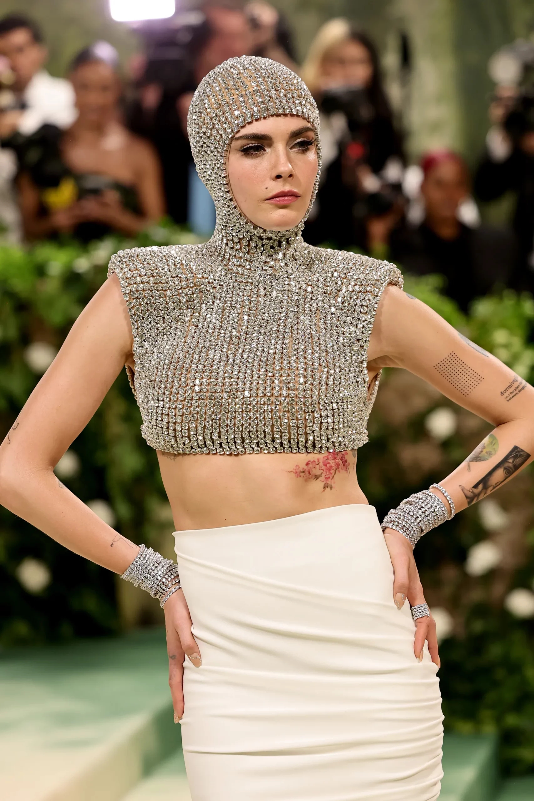 Cara Delevingne tại met gala 2024