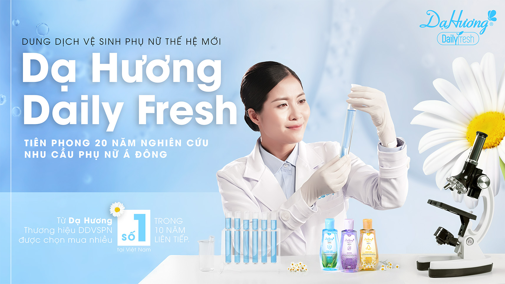 Cô gái ngồi cầm ống nghiệp - Dạ Hương Daily Fresh