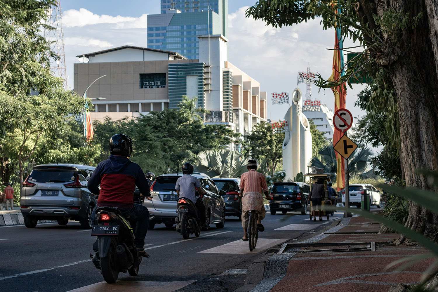 surabaya điểm du lịch tiết kiệm