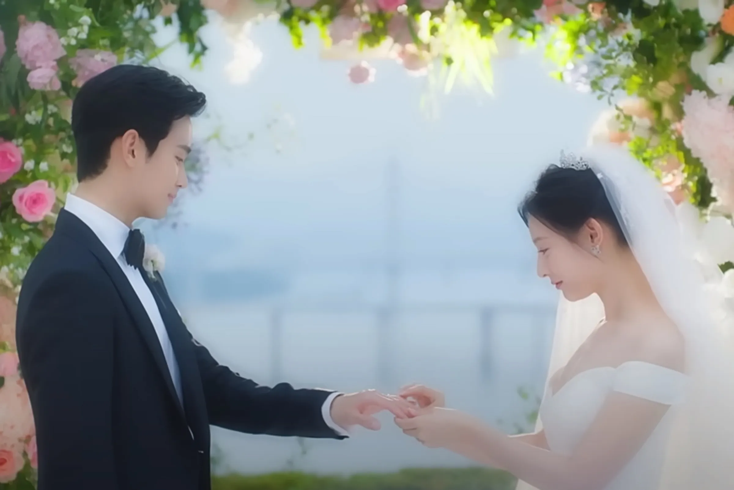 nhẫn cưới trong phim nữ hoàng nước mắt
