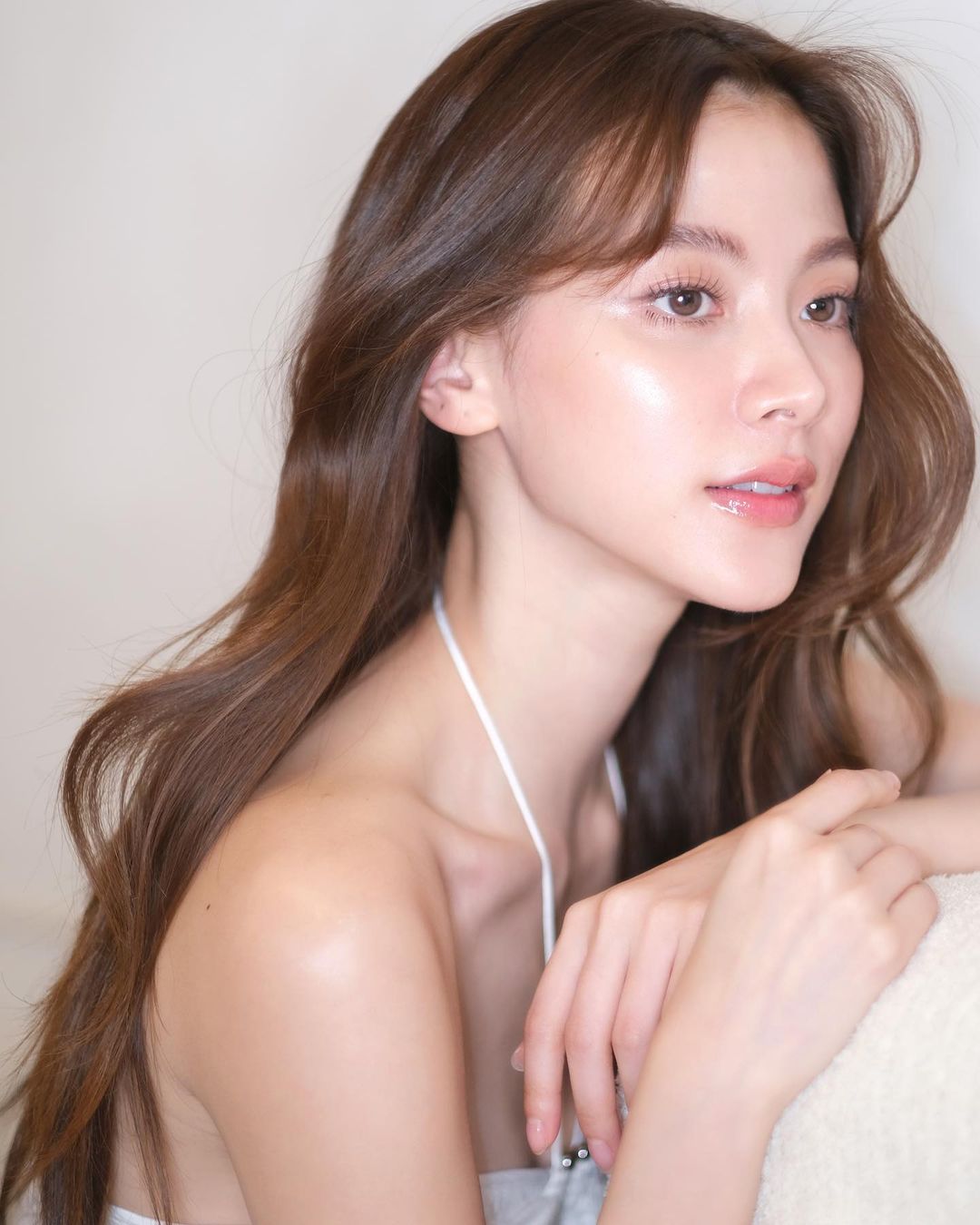 Diễn viên baifernbah xinh đẹp da trắng sáng không bóng dầu