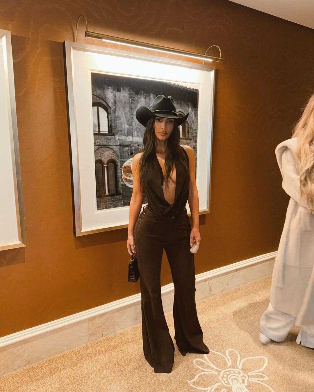 kimkardashian diện đồ cao bồi
