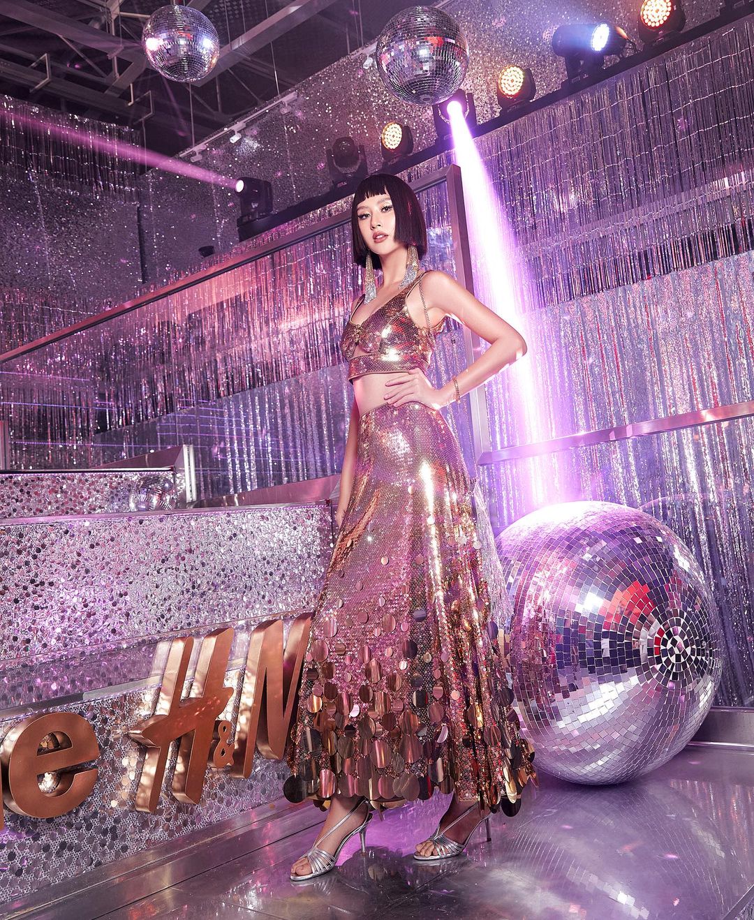 quynhanhshyn_  diện đầm sequins