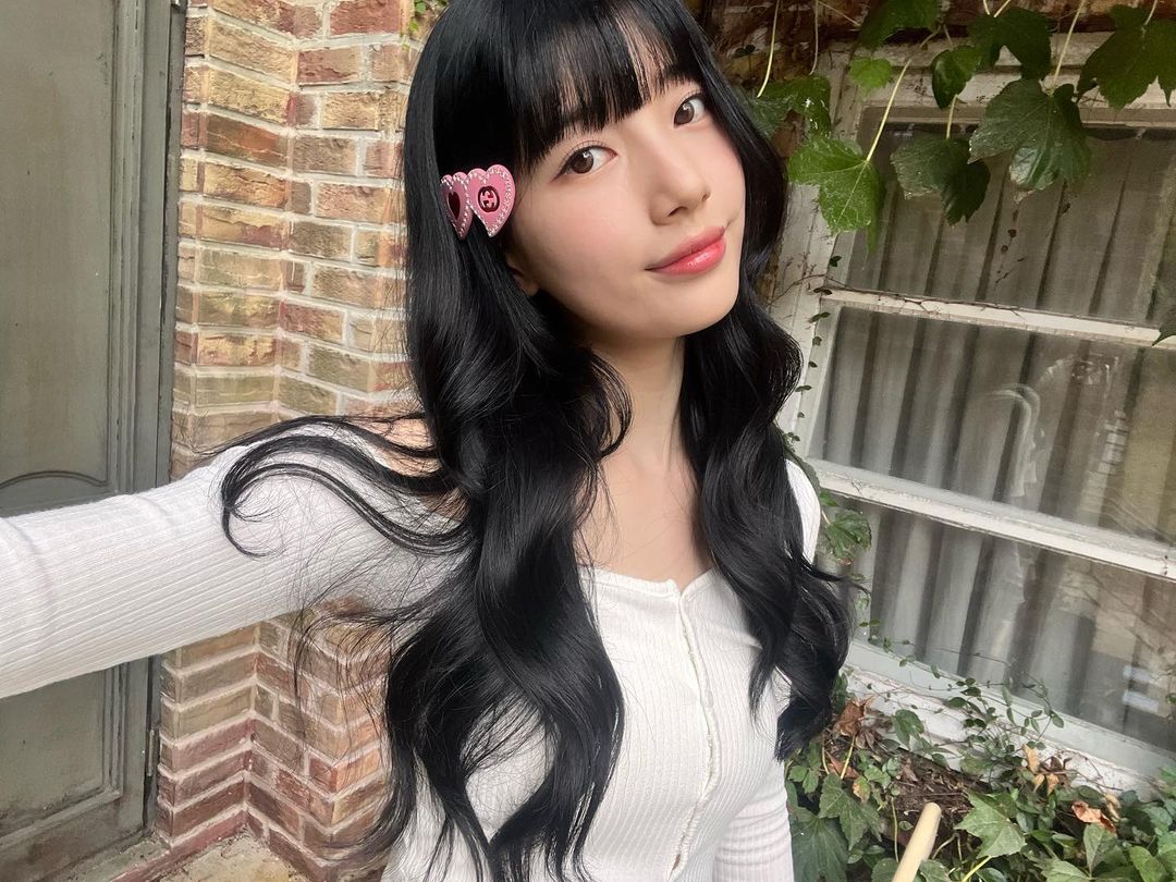 Bae Suzy tóc xoăn, kẹp tóc