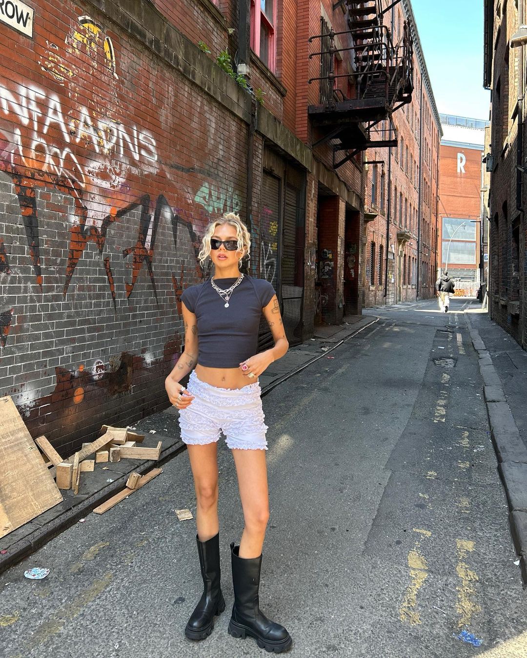 daisybirchalll diện boots