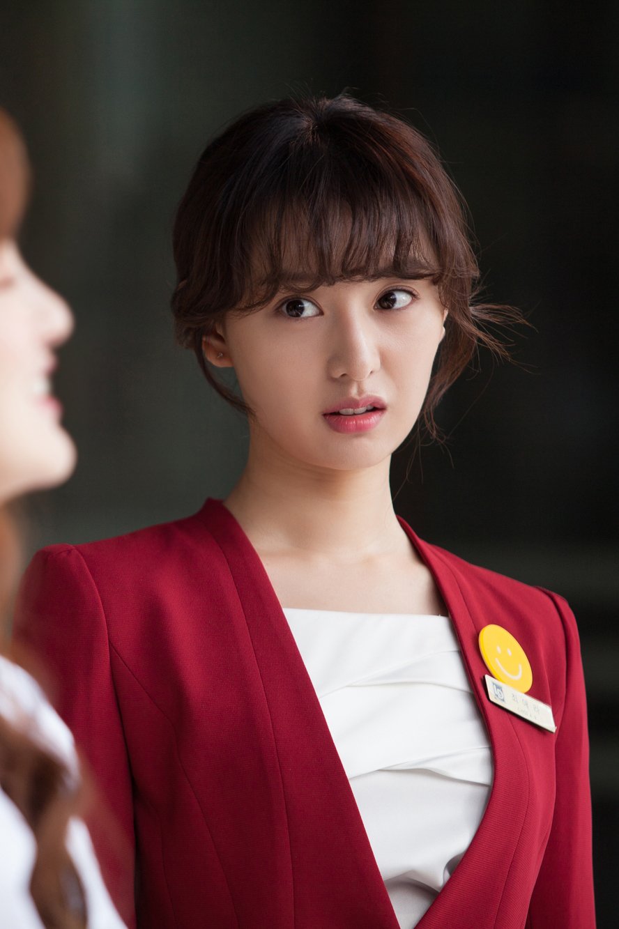 Kim Ji Won vai diễn Choi Aera trong thanh xuân vật vã
