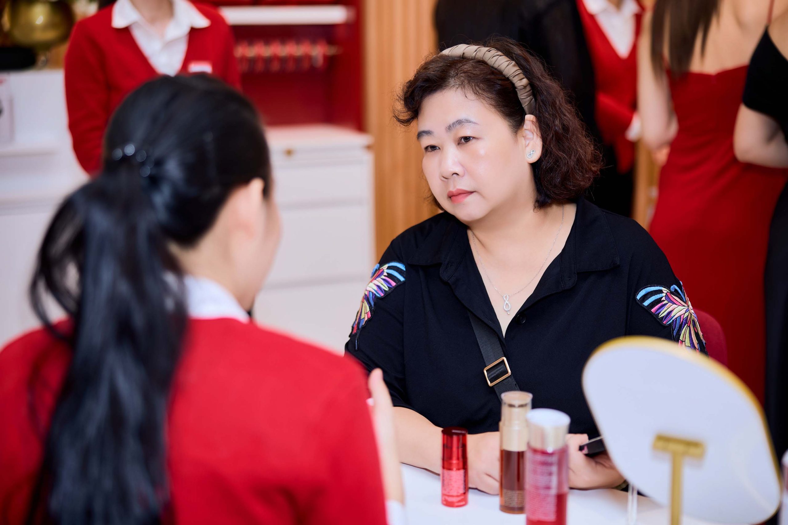 tư vấn da 1-1 tại cửa hàng Clarins