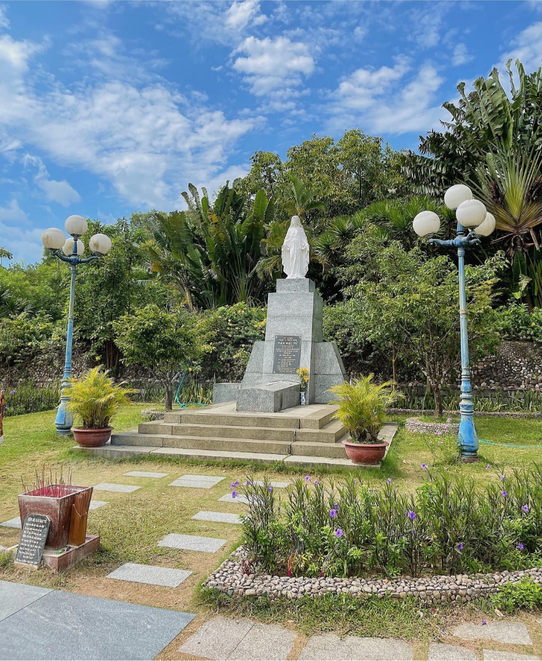 Cù Lao Xanh Mộ Hàn Mặc Tử Uy Nhơn