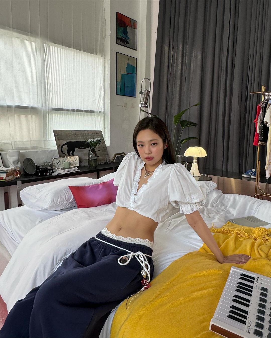jennierubyjane diện quần cạp thấp