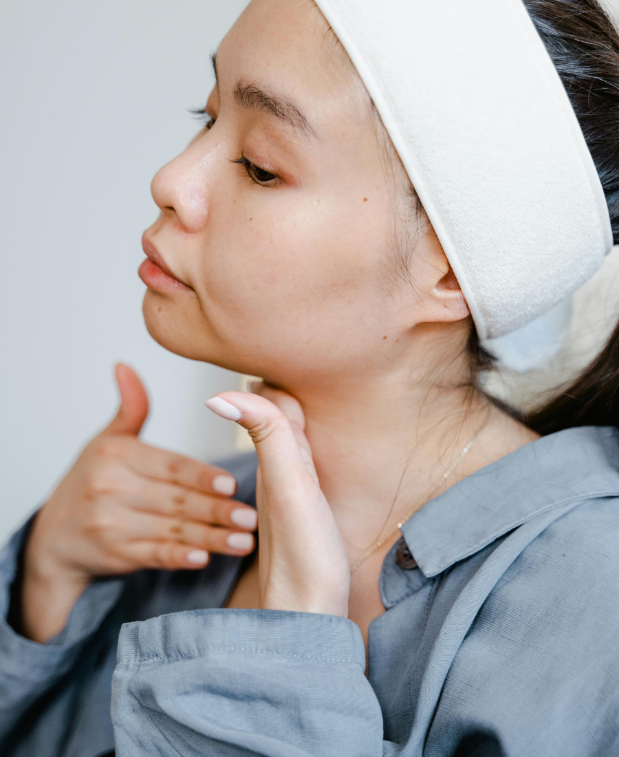 thực hiện các bài tập cho vùng cổ