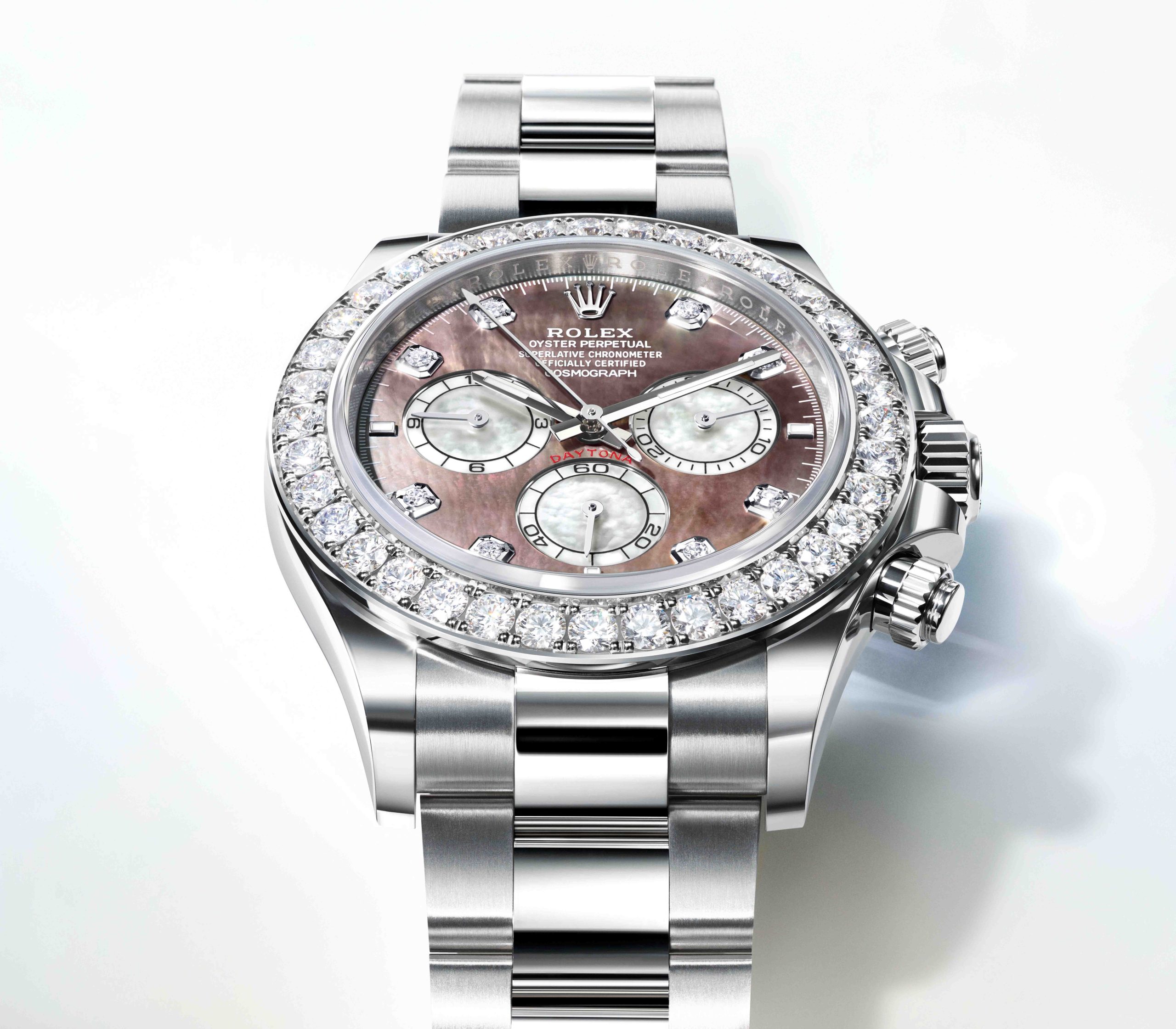 Vành bezel đính kim cương của đồng hồ Rolex Oyster Perpetual Cosmograph Daytona