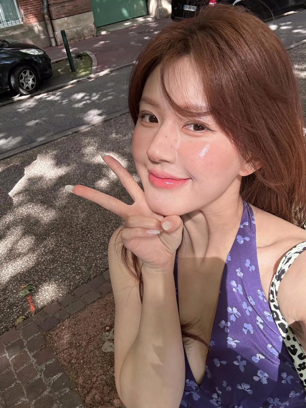 Làn da trắng mịn của Triệu Lộ Tư