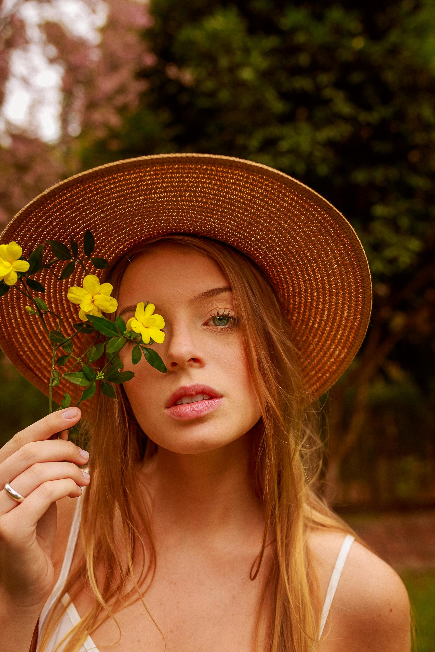 cô gái đội nón trực giác tốt