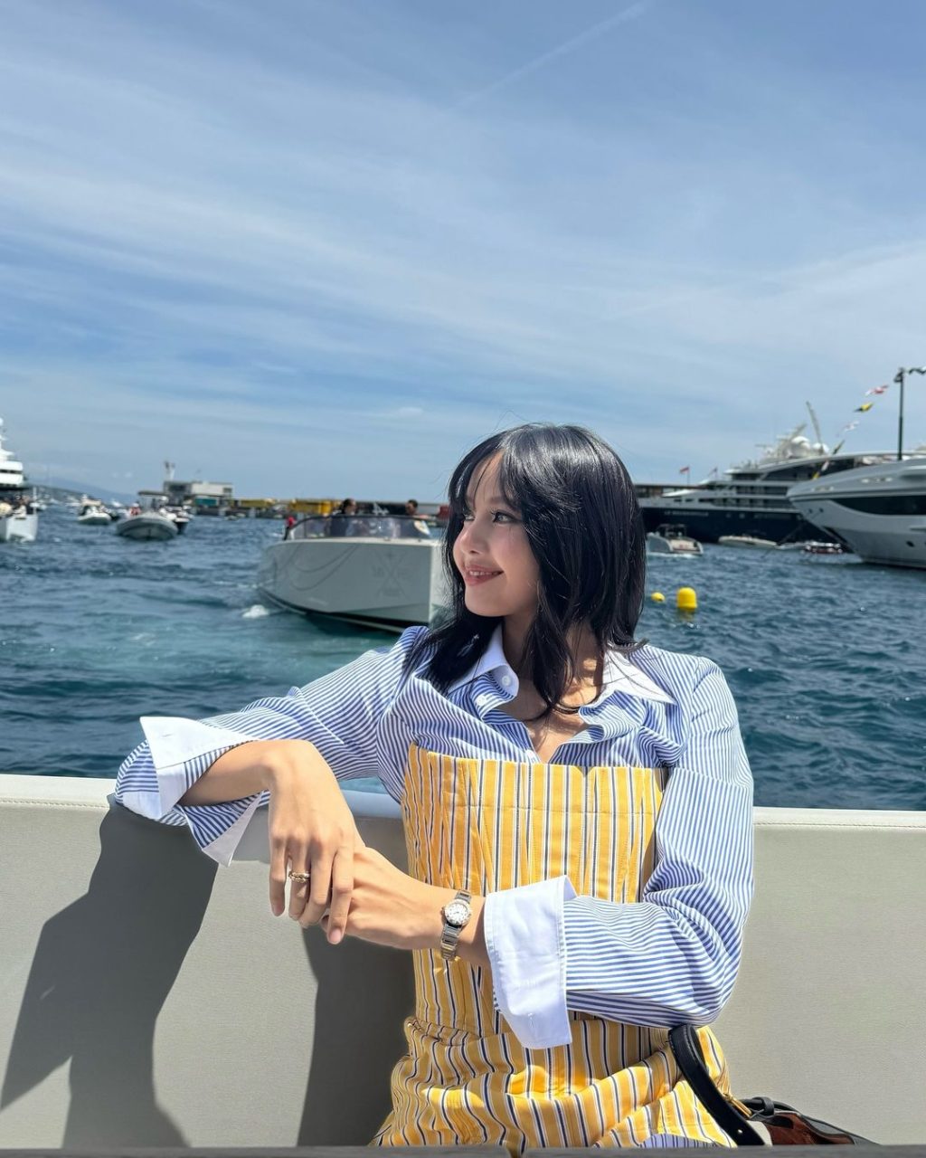 lisa dưới ánh nắng