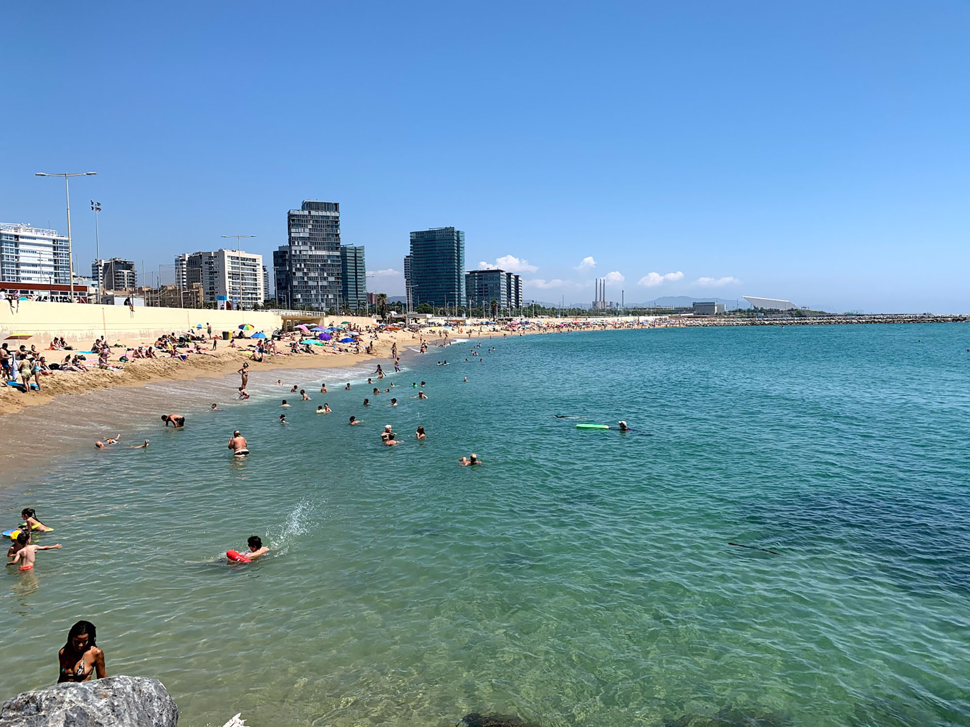 Bãi biển nổi tiếng dành cho người đồng tính ở Barcelona 