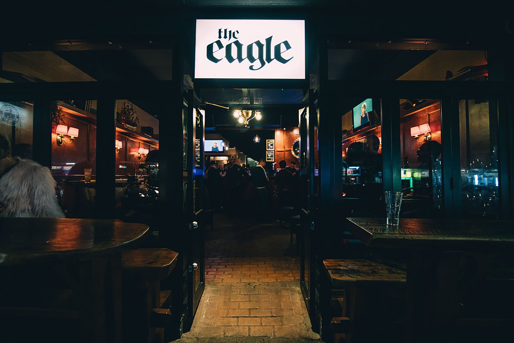 Quán bar The Eagle