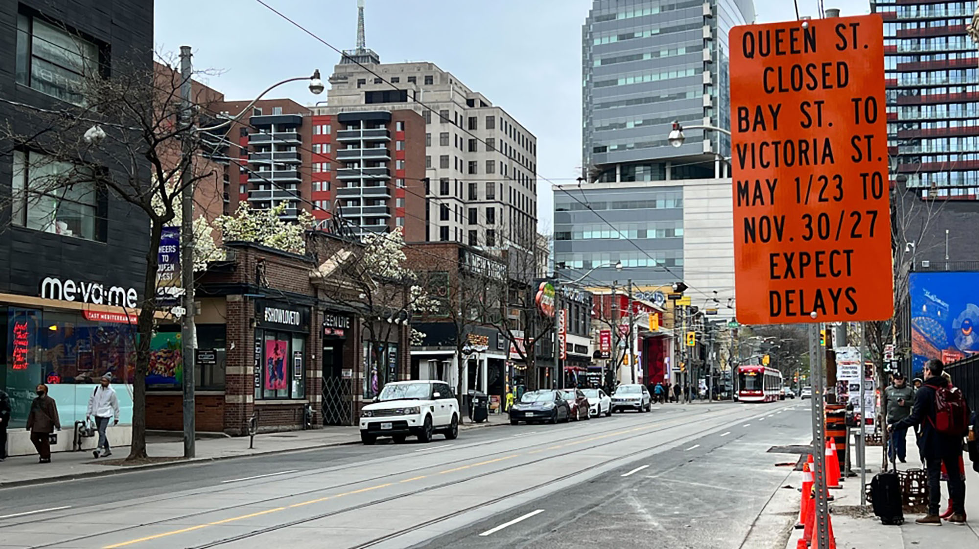 Queen Street ở Toronto LGBTQ+