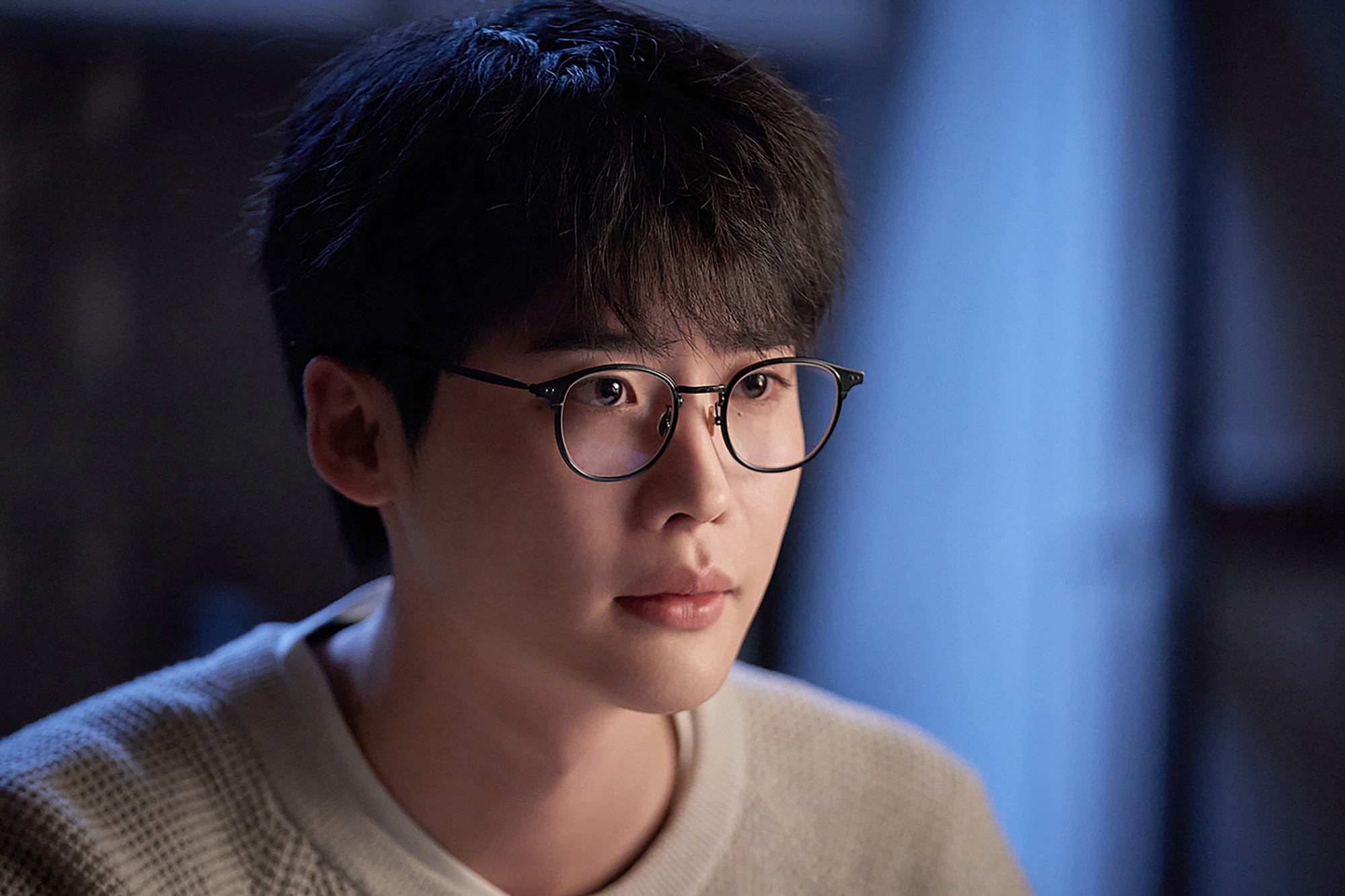 nam diễn viên đình đám lee jong suk trong phim điện ảnh bẫy nuốt mạng