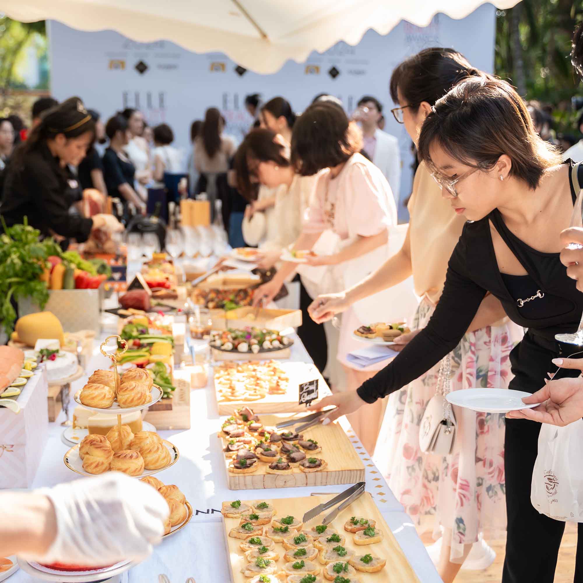 khách mời elle beauty awards thưởng thức ẩm thực