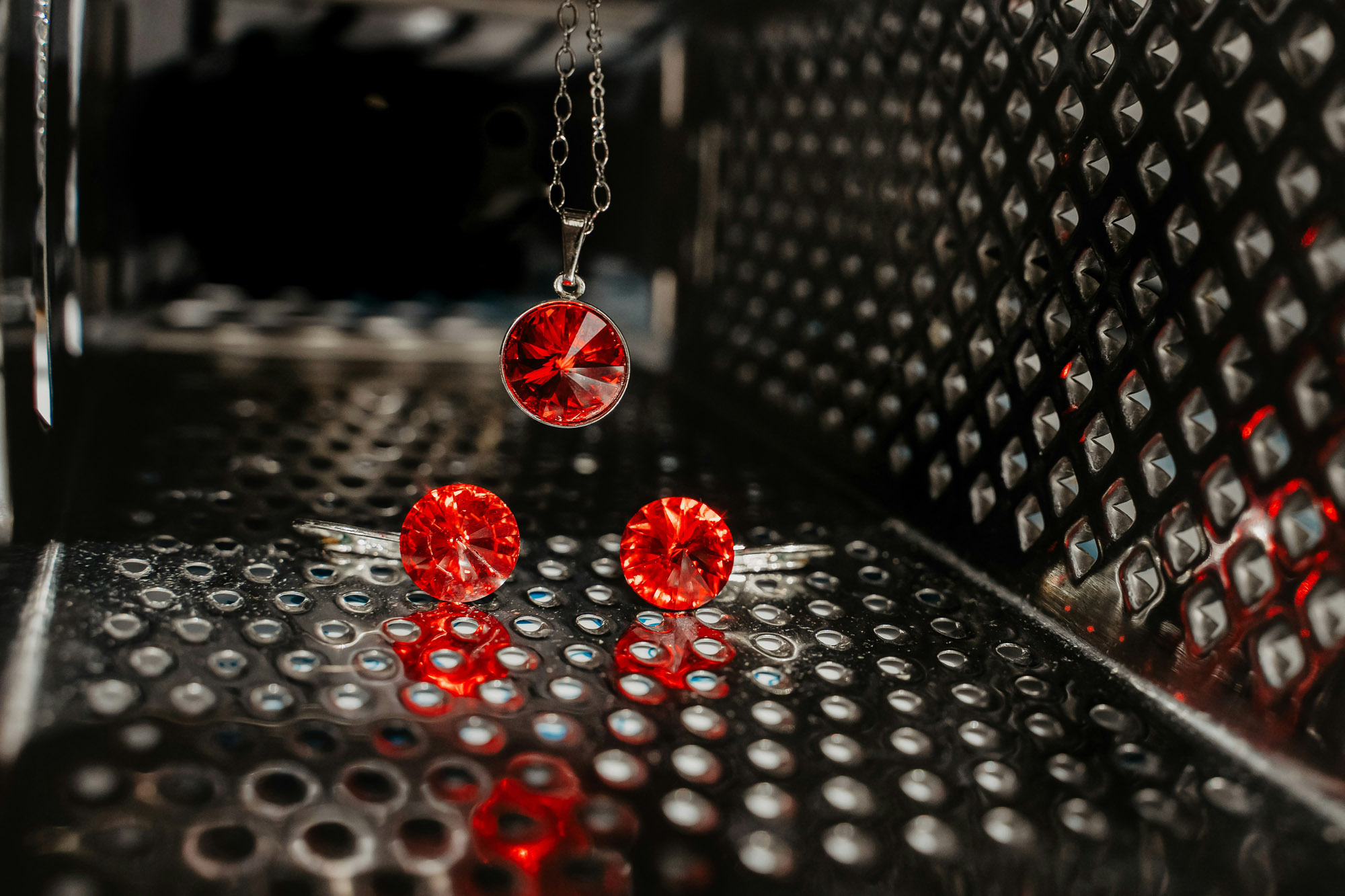 phụ kiện với đá ruby cho cung hoàng đạo sư tử