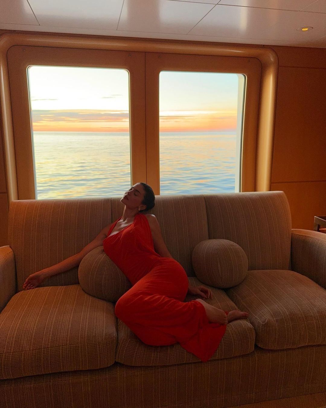thời trang đi biển của kylie jenner