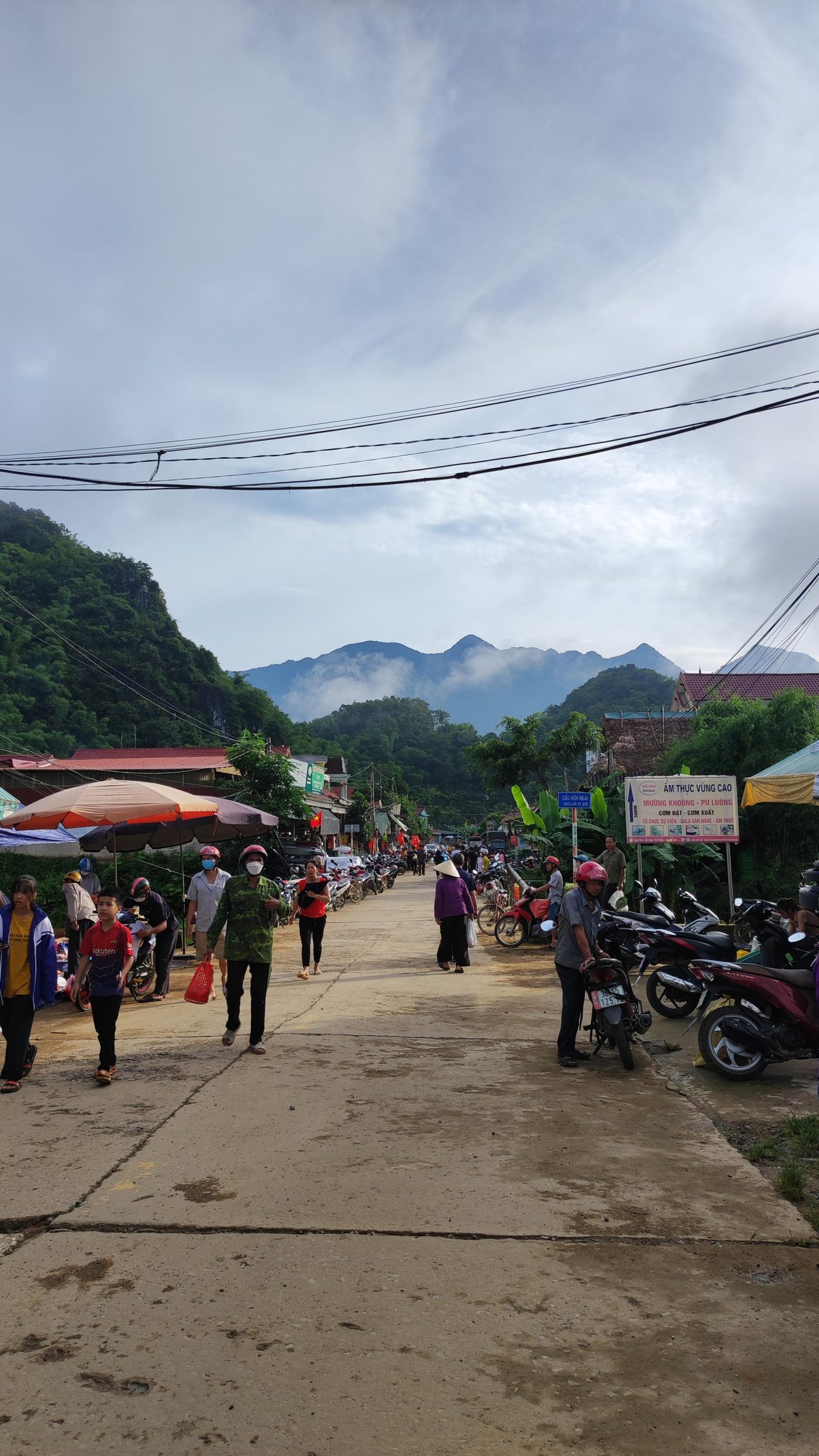 Pù Luông chợ phiên phố Đoàn