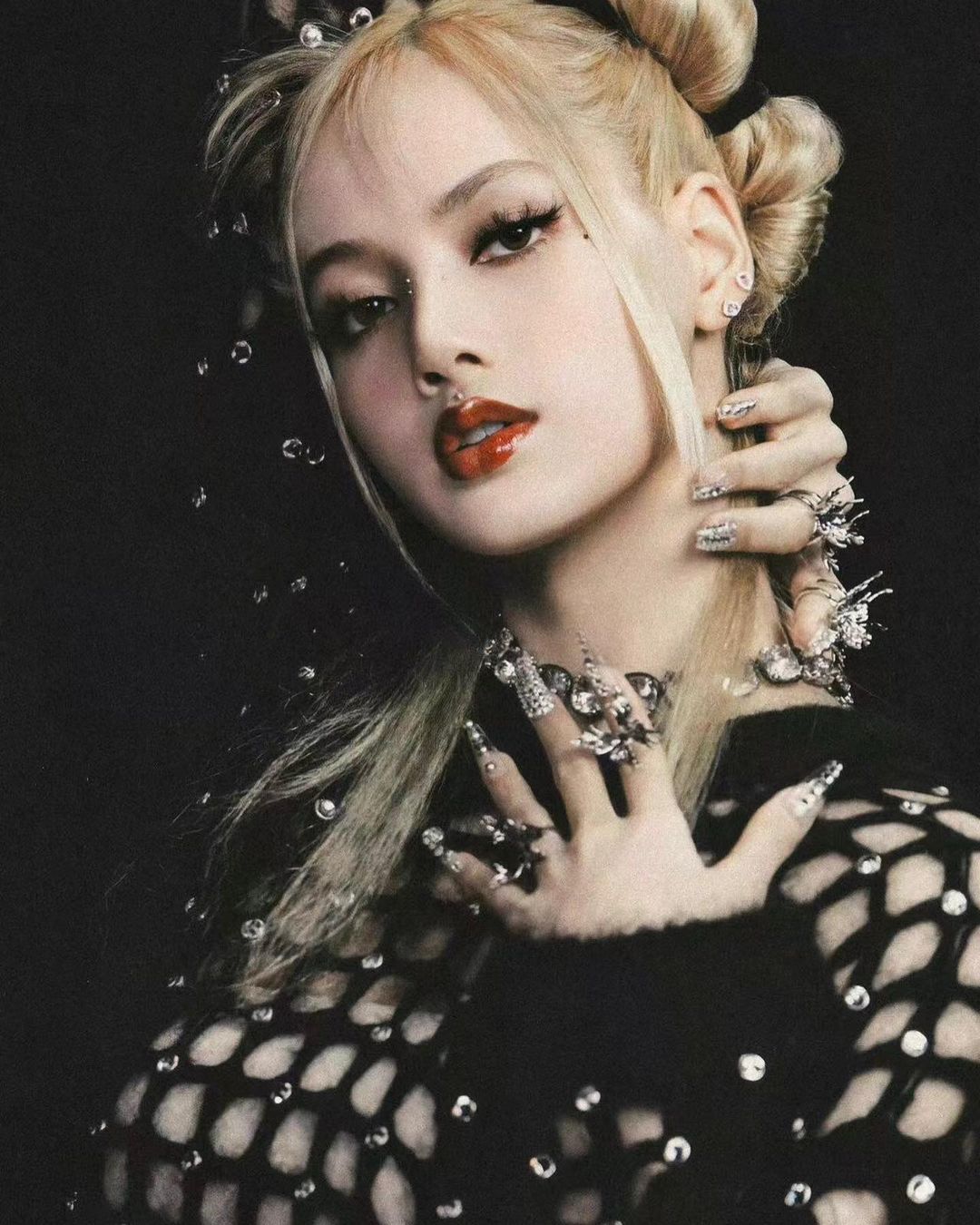 yvmin_official lisa diện trang sức