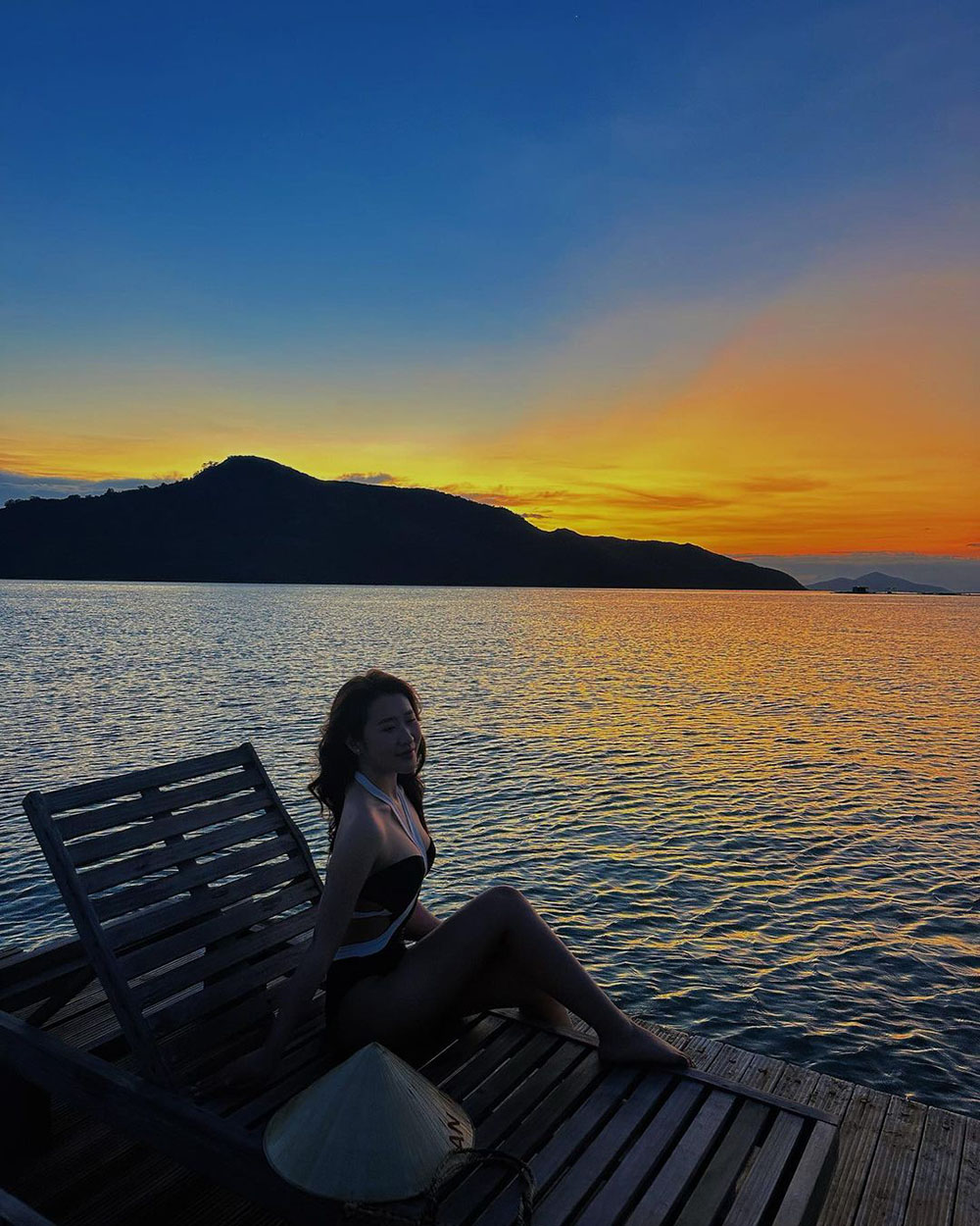 cô gái du lịch vịnh ninh vân