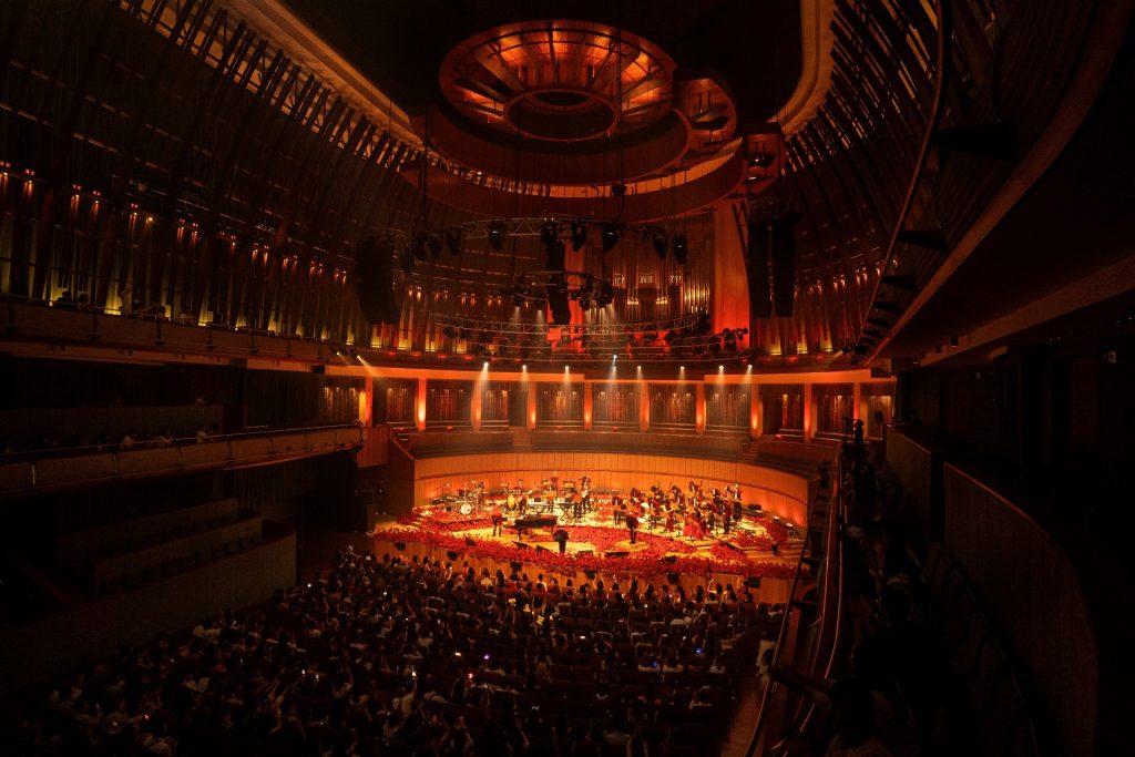 Hà Anh Tuấn biểu diễn tại nhà hát Esplanade ở Singapore - menard