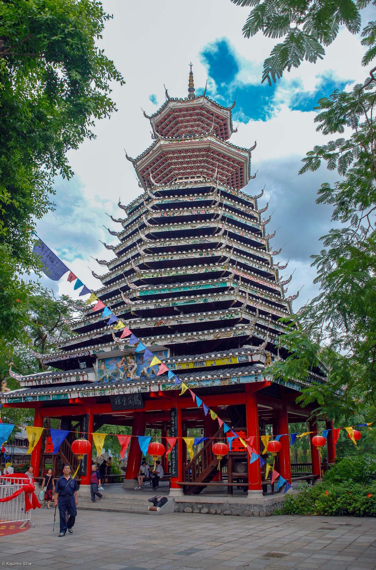 bên trong làng văn hóa các dân tộc trung hoa