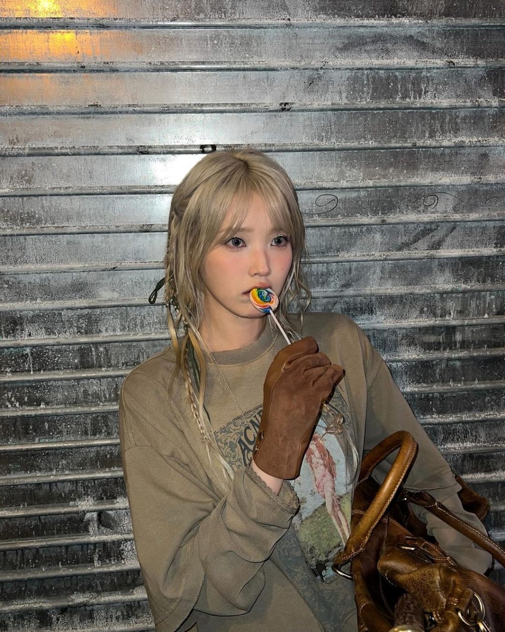 IU cam keo mut