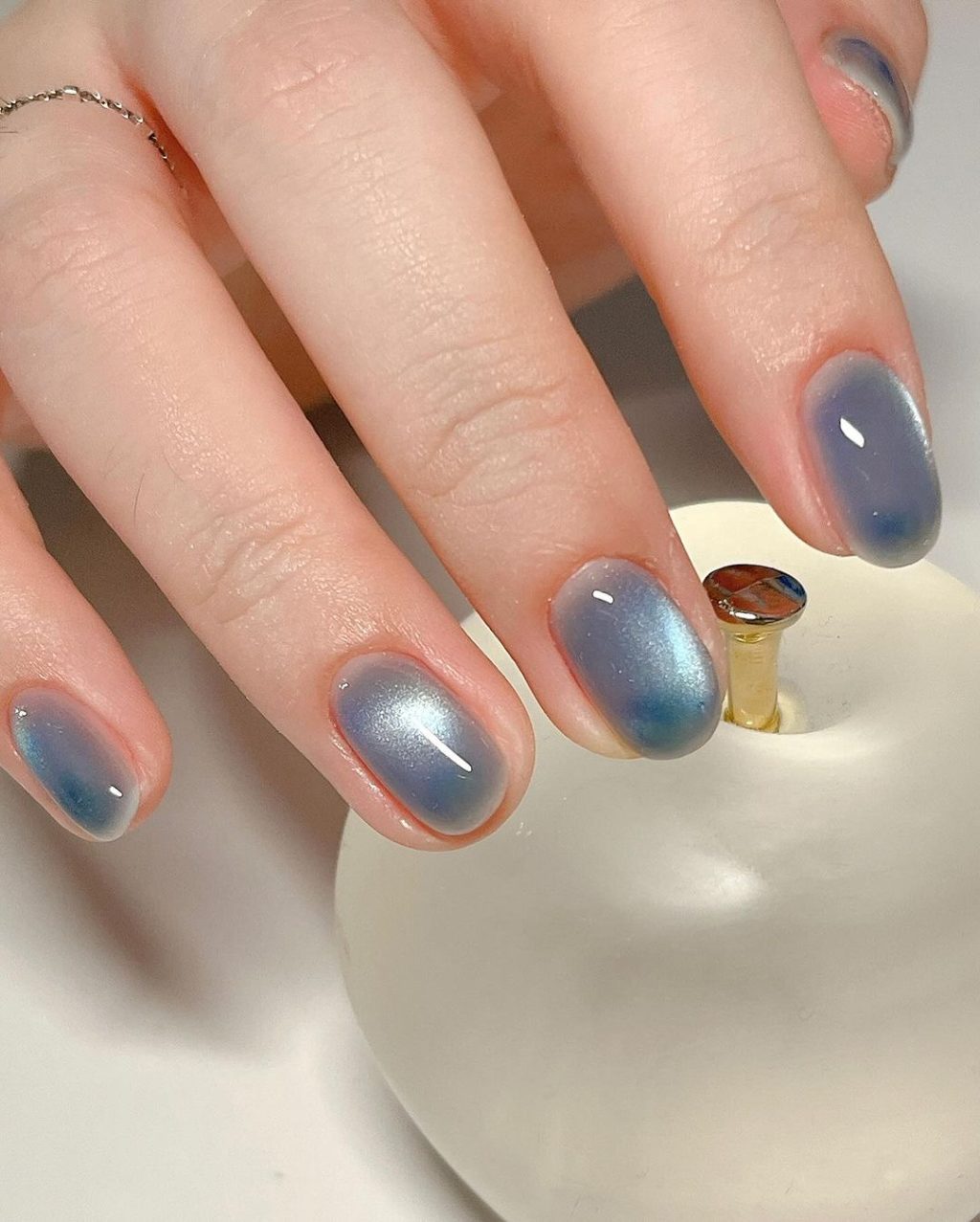 Mắt mèo - kiểu nail ombre xanh pastel