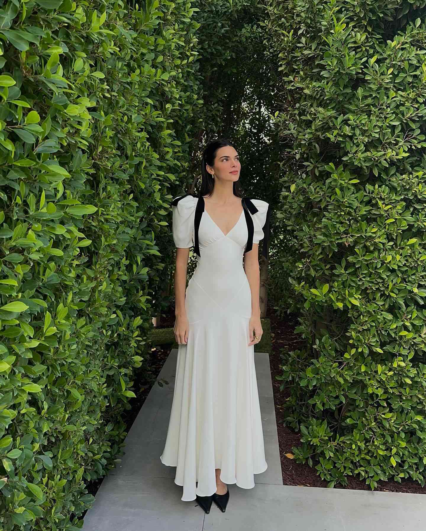 kendall jenner thắt nơ như cô gái pháp