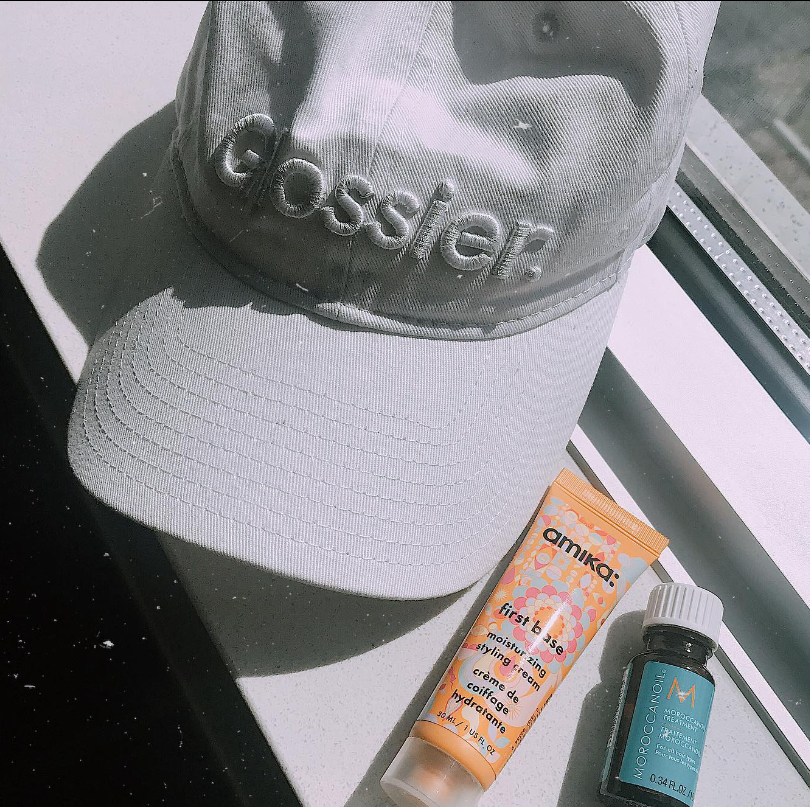 Beauty Merch-Mũ lưỡi trai Glossier