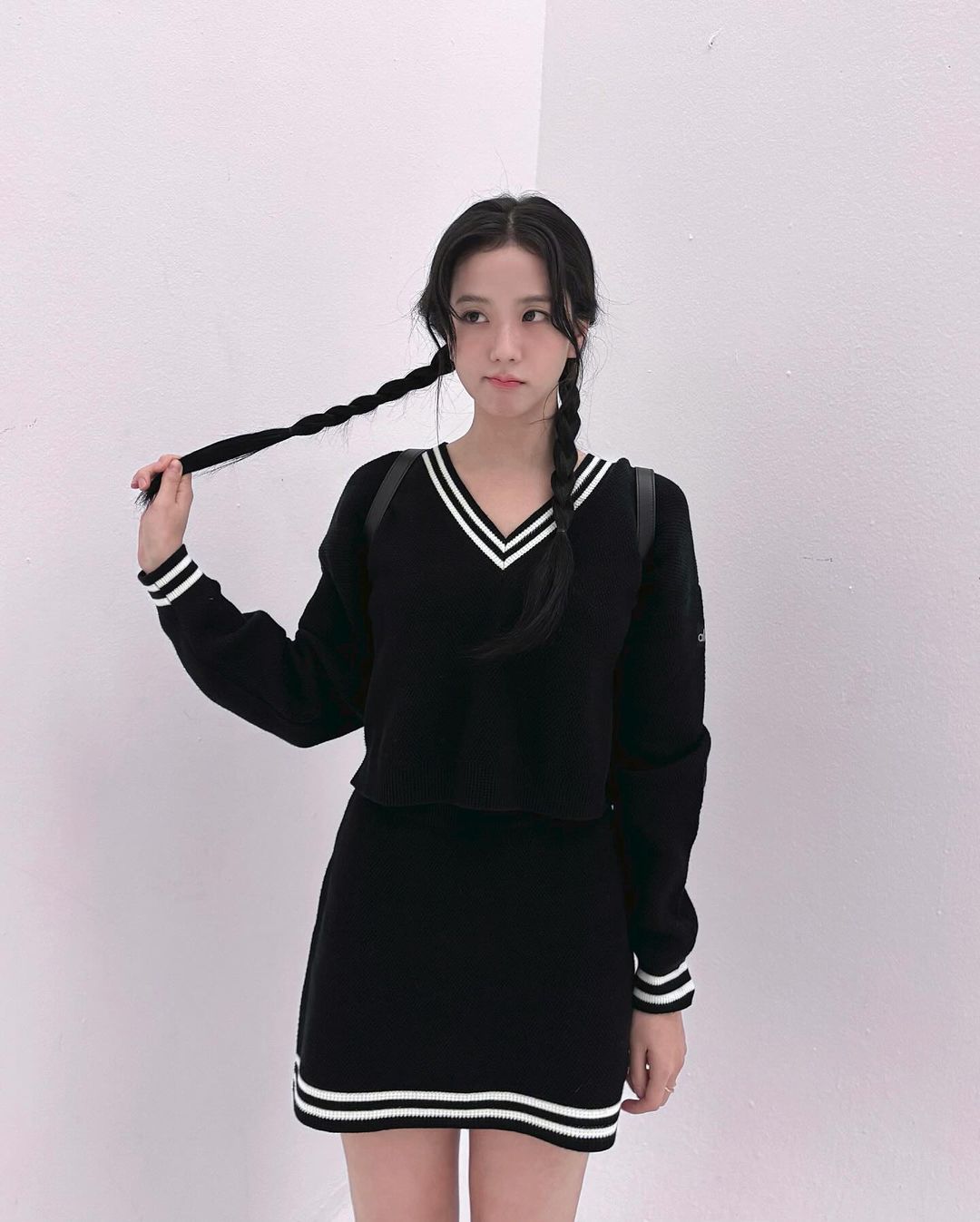 jisoo tóc thắt bính hai bên