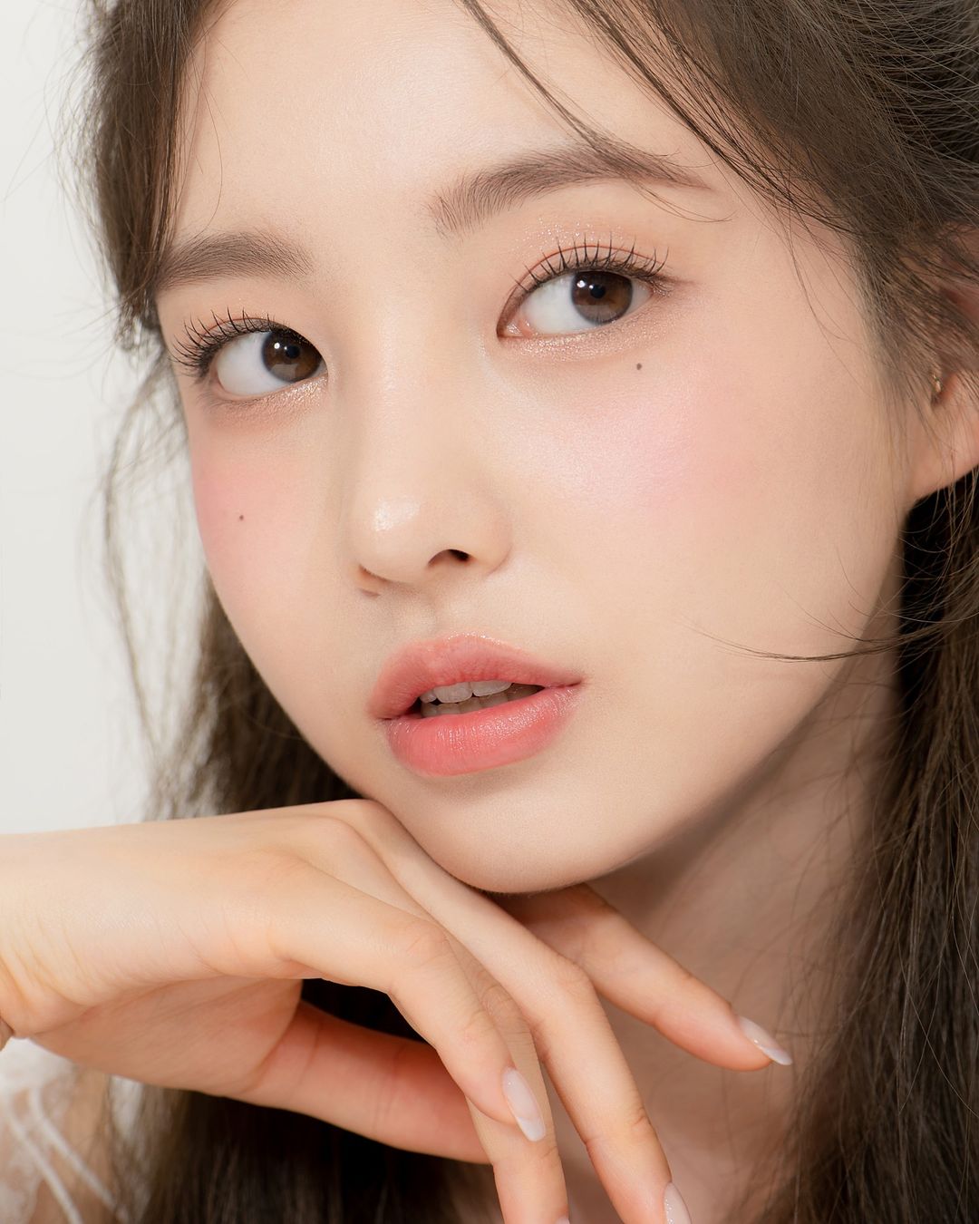trang điểm mỹ phẩm đổi màu