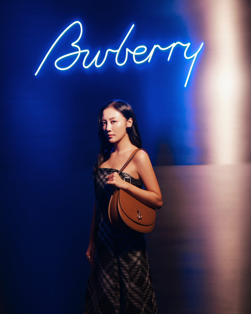 văn mai hương burberry