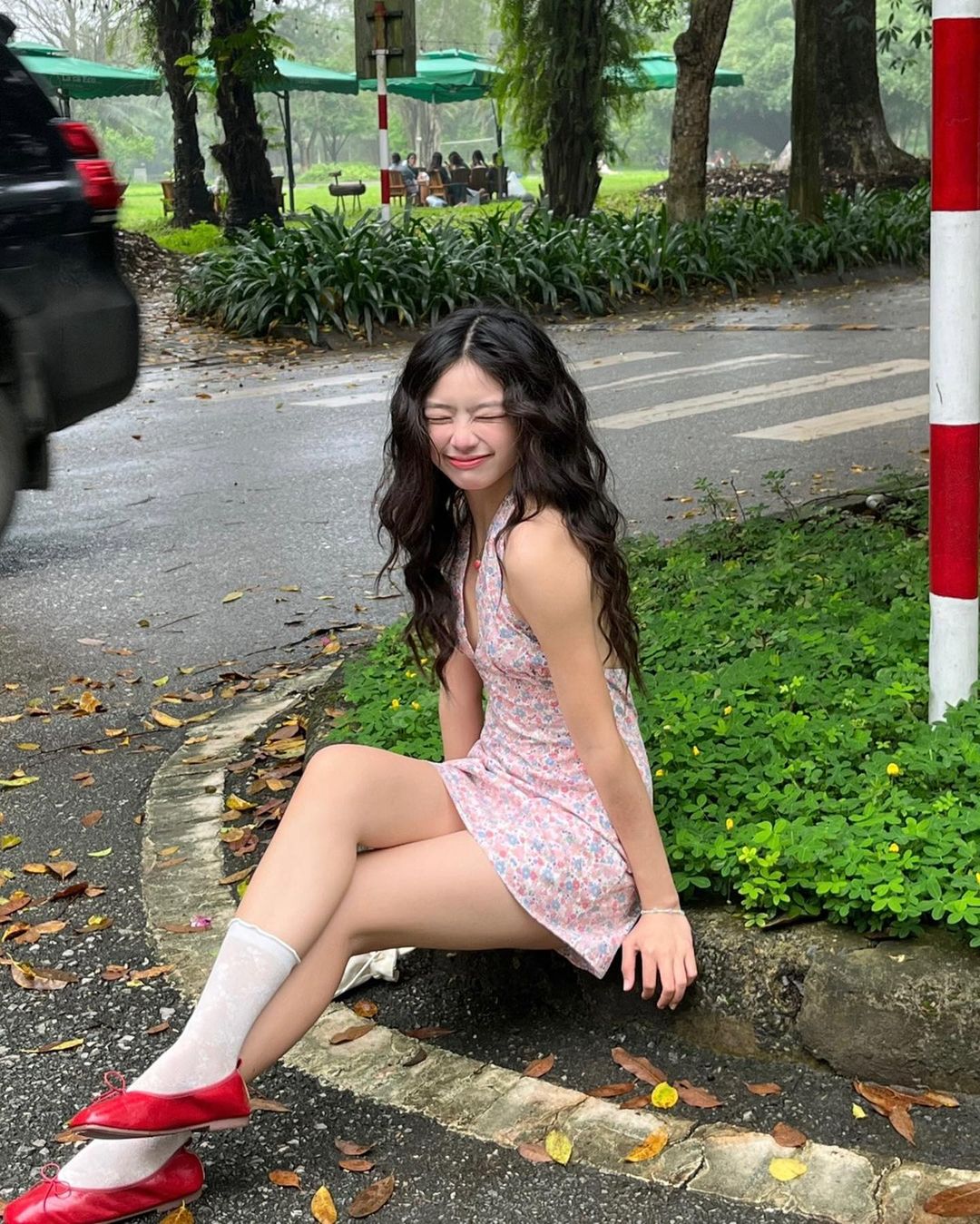 dee.koiiiiiiiiii diện váy hoa nhí aesthetic màu hồng