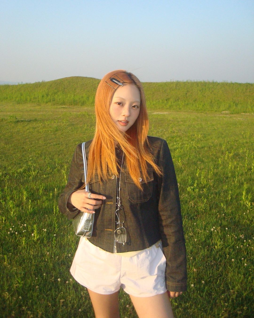 _s_hj diện quần shorts trắng aesthetic