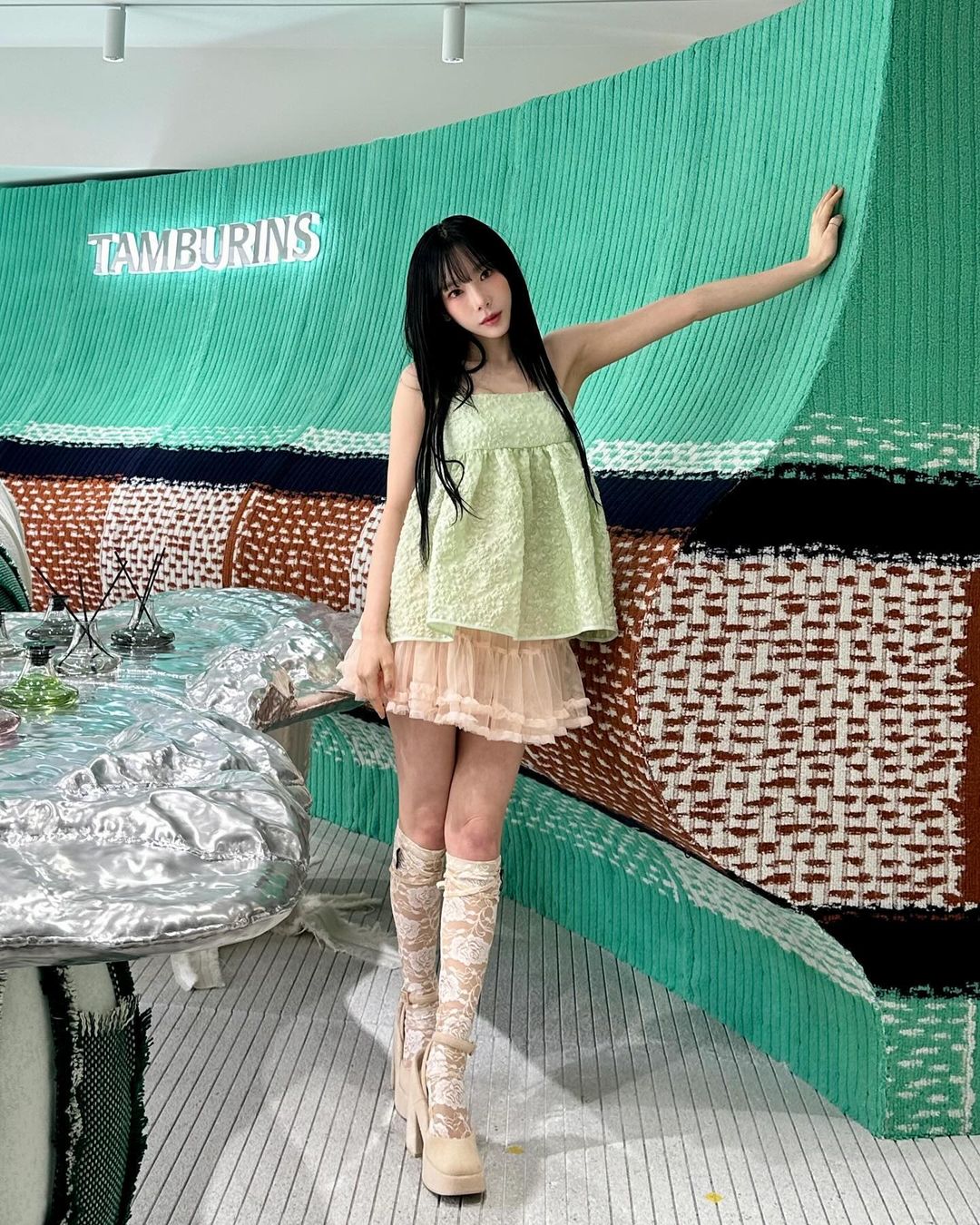 taeyeon_ss diện babydoll xanh lá đậm chất aesthetic