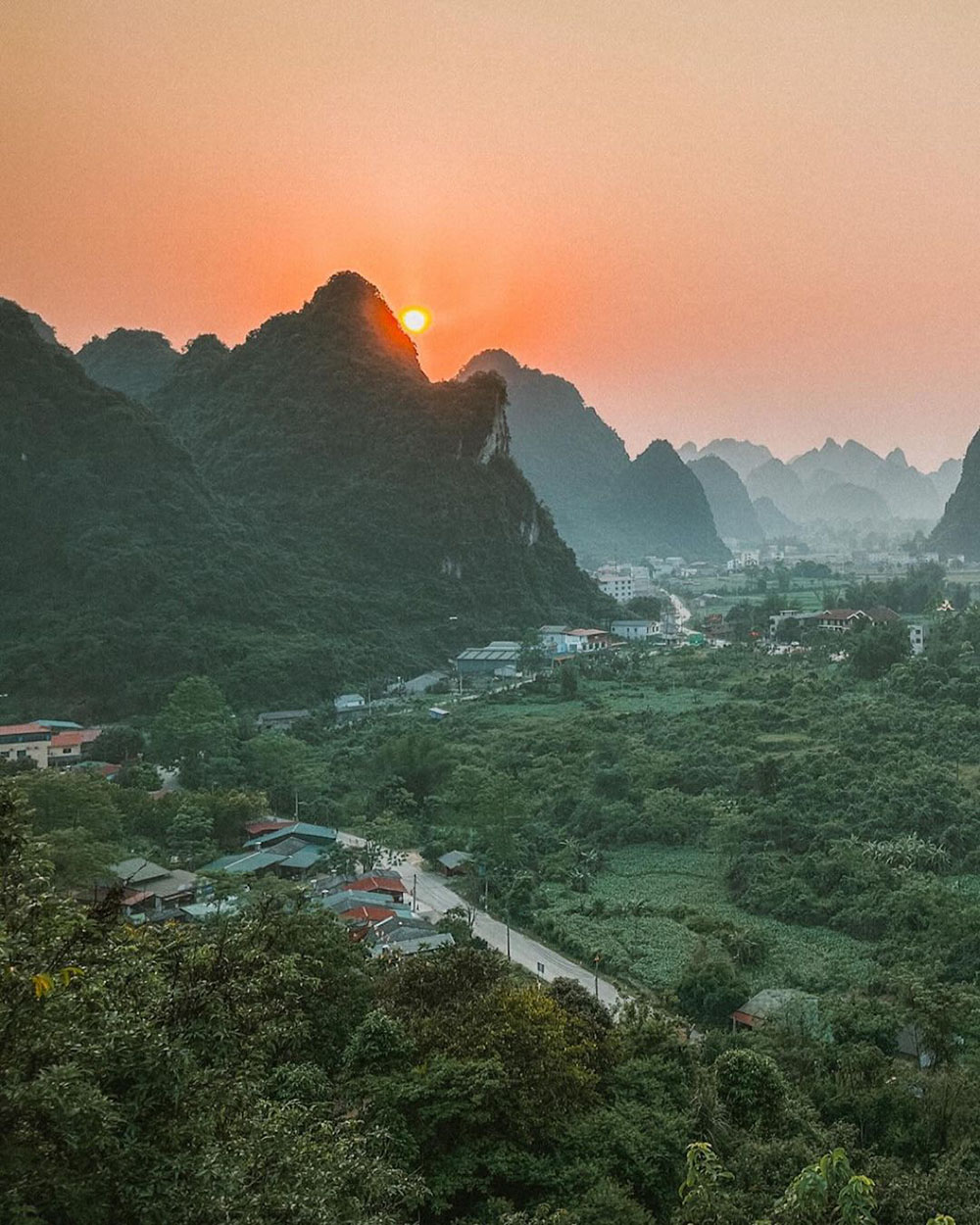 cảnh xung quanh chùa phật tích trúc lâm