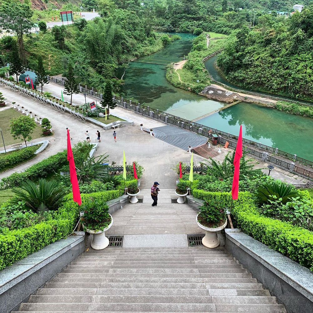 nhà tưởng niệm bác hồ