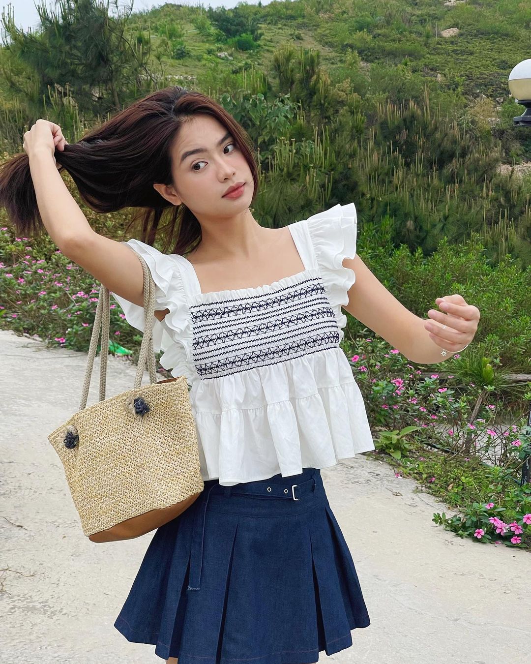 dottie.store áo cổ vuông màu trắng